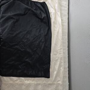 Movie Star Wondermaid Lot of 2 Slip Skirt Ivory Black Lace Medium Antron‎ Nylon